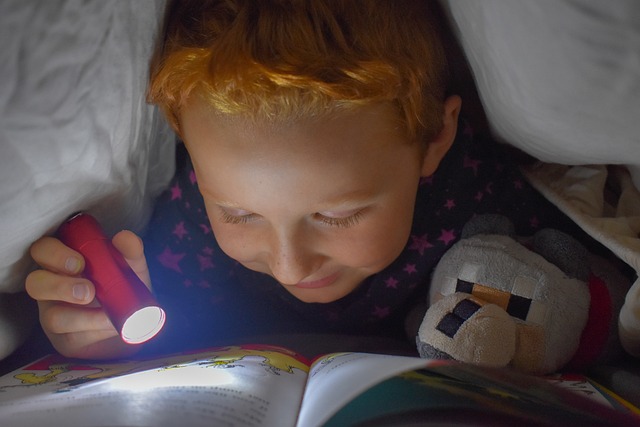 Wieczorne czytanie – dlaczego warto czytać dzieciom przed snem?